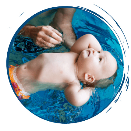  auf dem Rücken schwimmendes Baby